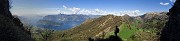 02 Salendo il sentiero attrezzato EE per Punta Almana vista sul Lago d'Iseo